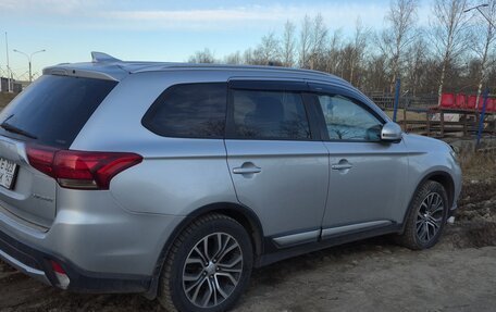 Mitsubishi Outlander III рестайлинг 3, 2017 год, 1 850 000 рублей, 3 фотография