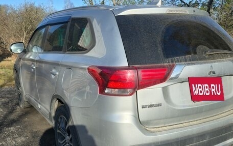 Mitsubishi Outlander III рестайлинг 3, 2017 год, 1 850 000 рублей, 2 фотография