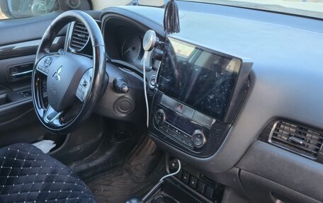 Mitsubishi Outlander III рестайлинг 3, 2017 год, 1 850 000 рублей, 8 фотография