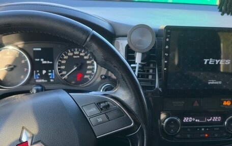 Mitsubishi Outlander III рестайлинг 3, 2017 год, 1 850 000 рублей, 7 фотография