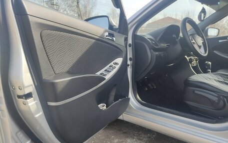 Hyundai Solaris II рестайлинг, 2011 год, 718 000 рублей, 8 фотография