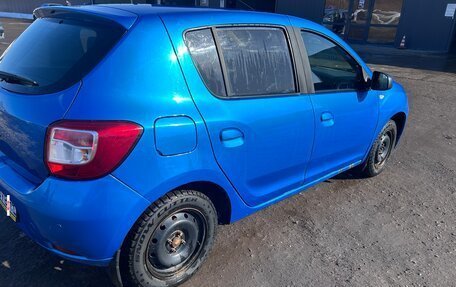 Renault Sandero II рестайлинг, 2015 год, 560 000 рублей, 2 фотография