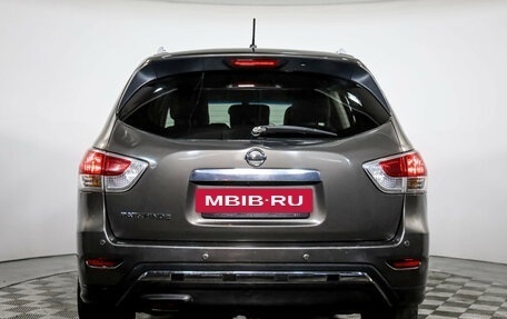 Nissan Pathfinder, 2015 год, 1 999 000 рублей, 6 фотография