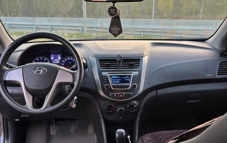 Hyundai Solaris II рестайлинг, 2016 год, 830 000 рублей, 9 фотография