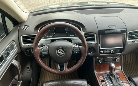 Volkswagen Touareg III, 2011 год, 1 899 000 рублей, 10 фотография