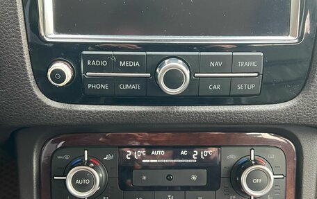 Volkswagen Touareg III, 2011 год, 1 899 000 рублей, 13 фотография