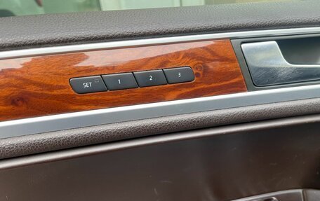 Volkswagen Touareg III, 2011 год, 1 899 000 рублей, 17 фотография