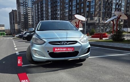 Hyundai Solaris II рестайлинг, 2011 год, 560 000 рублей, 2 фотография