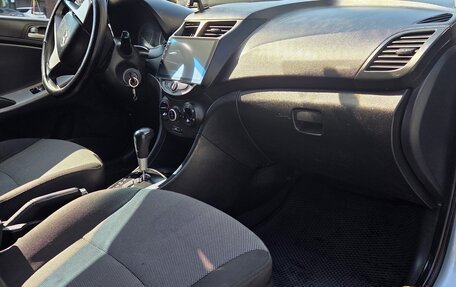 Hyundai Solaris II рестайлинг, 2011 год, 560 000 рублей, 10 фотография