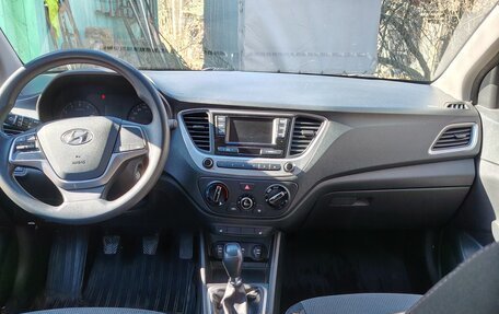 Hyundai Solaris II рестайлинг, 2018 год, 1 180 000 рублей, 6 фотография