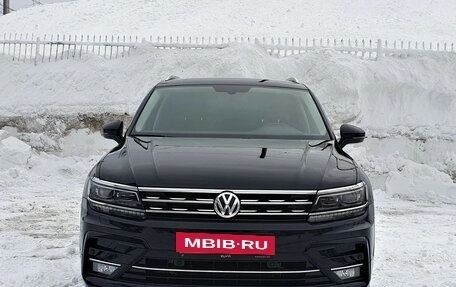 Volkswagen Tiguan II, 2018 год, 2 500 000 рублей, 2 фотография