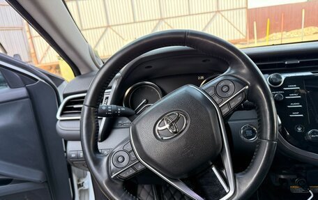 Toyota Camry, 2021 год, 2 850 000 рублей, 9 фотография