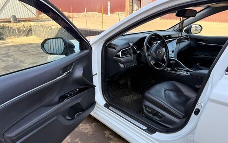 Toyota Camry, 2021 год, 2 850 000 рублей, 10 фотография