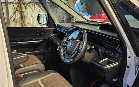 Honda Stepwgn IV, 2017 год, 2 450 000 рублей, 3 фотография