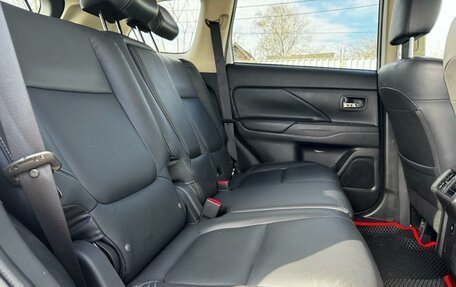 Mitsubishi Outlander III рестайлинг 3, 2019 год, 1 939 000 рублей, 9 фотография