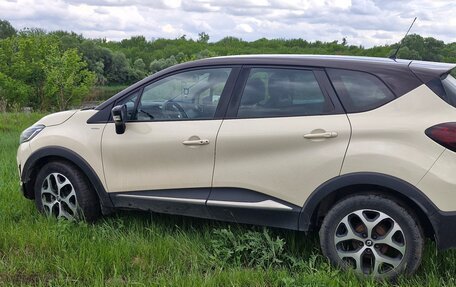 Renault Kaptur I рестайлинг, 2017 год, 1 040 000 рублей, 2 фотография