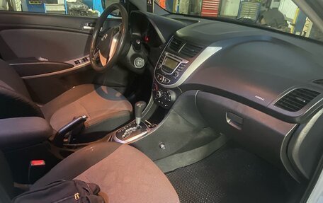 Hyundai Solaris II рестайлинг, 2013 год, 870 000 рублей, 10 фотография