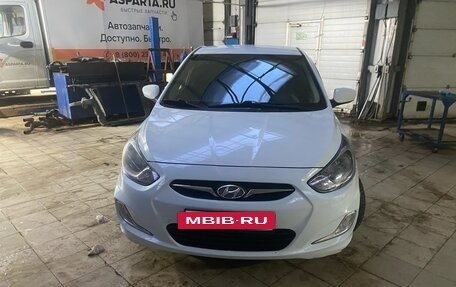 Hyundai Solaris II рестайлинг, 2013 год, 870 000 рублей, 9 фотография