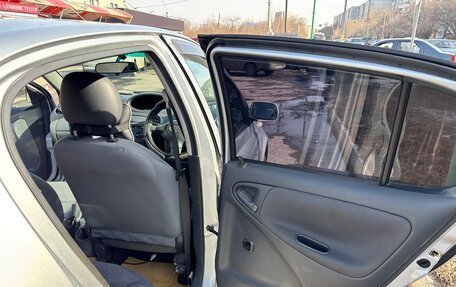 Toyota Vitz, 2001 год, 330 000 рублей, 21 фотография