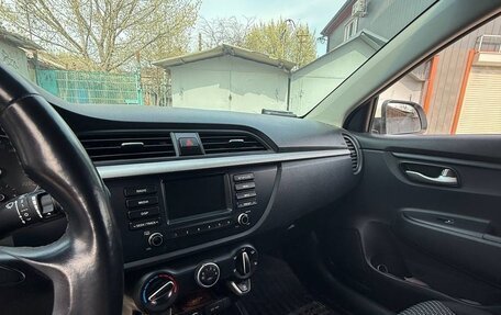 KIA Rio IV, 2018 год, 1 550 000 рублей, 6 фотография