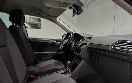 Volkswagen Tiguan II, 2018 год, 2 201 000 рублей, 15 фотография