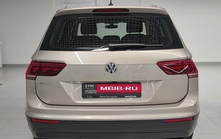 Volkswagen Tiguan II, 2018 год, 2 201 000 рублей, 10 фотография