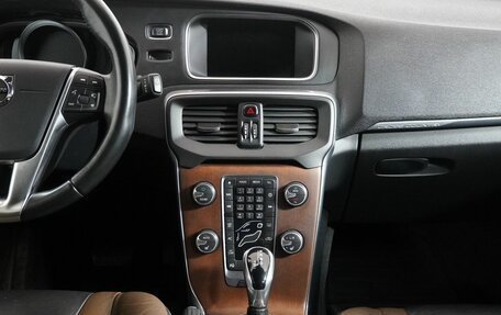 Volvo V40 Cross Country I, 2019 год, 1 990 000 рублей, 10 фотография