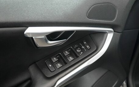 Volvo V40 Cross Country I, 2019 год, 1 990 000 рублей, 13 фотография