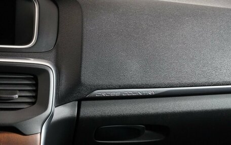 Volvo V40 Cross Country I, 2019 год, 1 990 000 рублей, 20 фотография