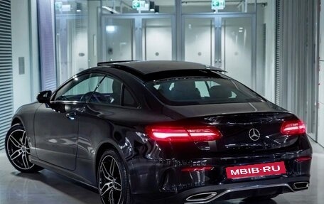 Mercedes-Benz E-Класс, 2017 год, 3 650 000 рублей, 4 фотография