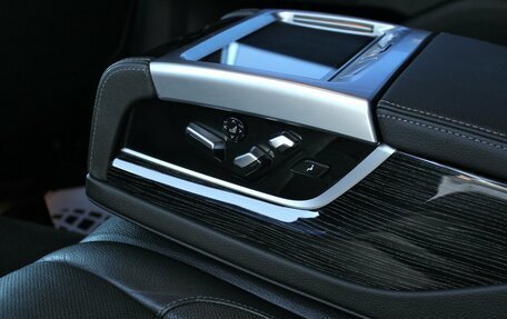 BMW 7 серия, 2019 год, 4 950 000 рублей, 19 фотография