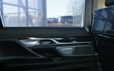 BMW 7 серия, 2019 год, 4 950 000 рублей, 18 фотография