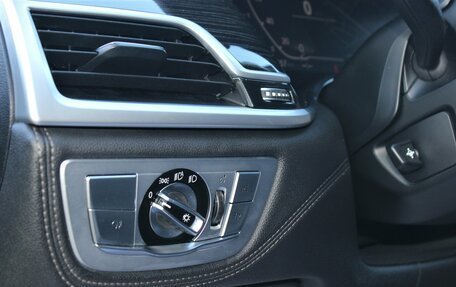 BMW 7 серия, 2019 год, 4 950 000 рублей, 15 фотография