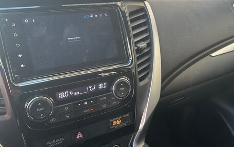 Mitsubishi Pajero Sport III рестайлинг, 2019 год, 2 450 000 рублей, 3 фотография