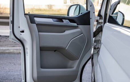 Volkswagen Multivan T6 рестайлинг, 2015 год, 4 398 000 рублей, 15 фотография