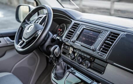 Volkswagen Multivan T6 рестайлинг, 2015 год, 4 398 000 рублей, 20 фотография