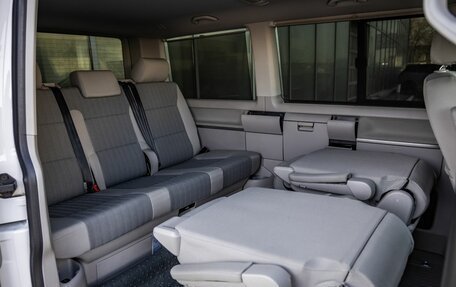 Volkswagen Multivan T6 рестайлинг, 2015 год, 4 398 000 рублей, 29 фотография