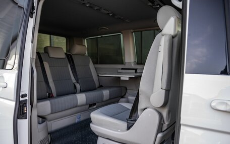 Volkswagen Multivan T6 рестайлинг, 2015 год, 4 398 000 рублей, 24 фотография