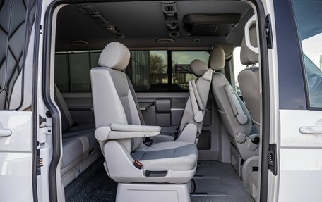 Volkswagen Multivan T6 рестайлинг, 2015 год, 4 398 000 рублей, 25 фотография