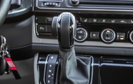 Volkswagen Multivan T6 рестайлинг, 2015 год, 4 398 000 рублей, 33 фотография