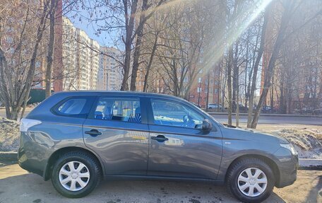 Mitsubishi Outlander III рестайлинг 3, 2014 год, 1 380 000 рублей, 2 фотография