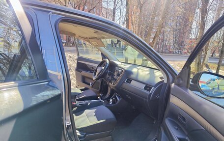 Mitsubishi Outlander III рестайлинг 3, 2014 год, 1 380 000 рублей, 9 фотография