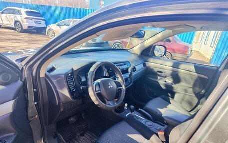 Mitsubishi Outlander III рестайлинг 3, 2014 год, 1 380 000 рублей, 4 фотография