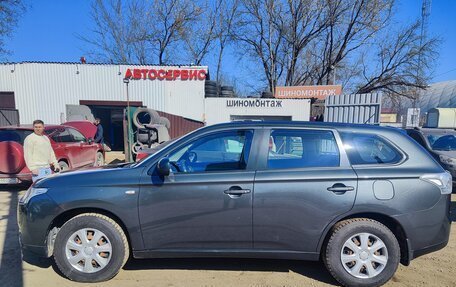 Mitsubishi Outlander III рестайлинг 3, 2014 год, 1 380 000 рублей, 10 фотография