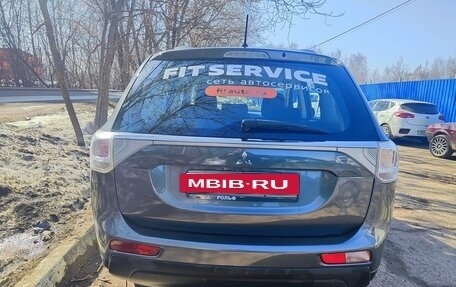 Mitsubishi Outlander III рестайлинг 3, 2014 год, 1 380 000 рублей, 3 фотография