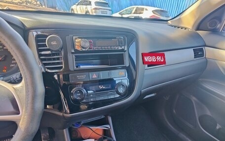 Mitsubishi Outlander III рестайлинг 3, 2014 год, 1 380 000 рублей, 6 фотография