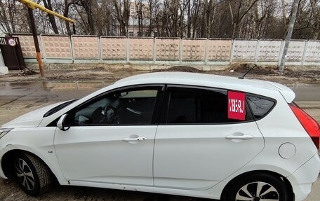 Hyundai Solaris II рестайлинг, 2012 год, 850 000 рублей, 5 фотография