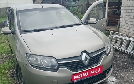 Renault Sandero II рестайлинг, 2015 год, 610 000 рублей, 1 фотография