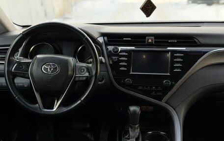 Toyota Camry, 2018 год, 2 250 000 рублей, 8 фотография