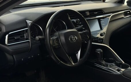 Toyota Camry, 2018 год, 2 250 000 рублей, 9 фотография